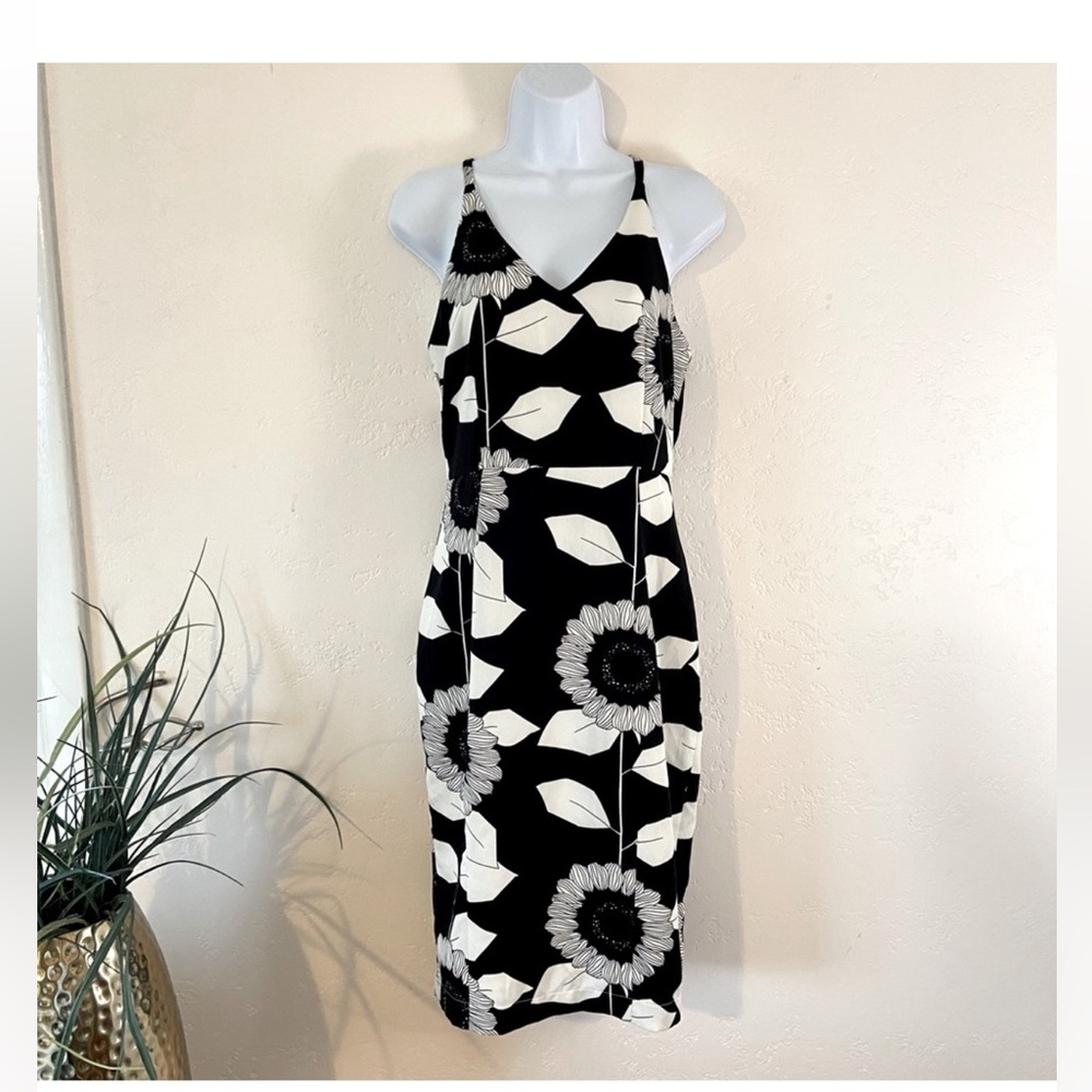 🌻 Graphic Sunflower Dress Size M